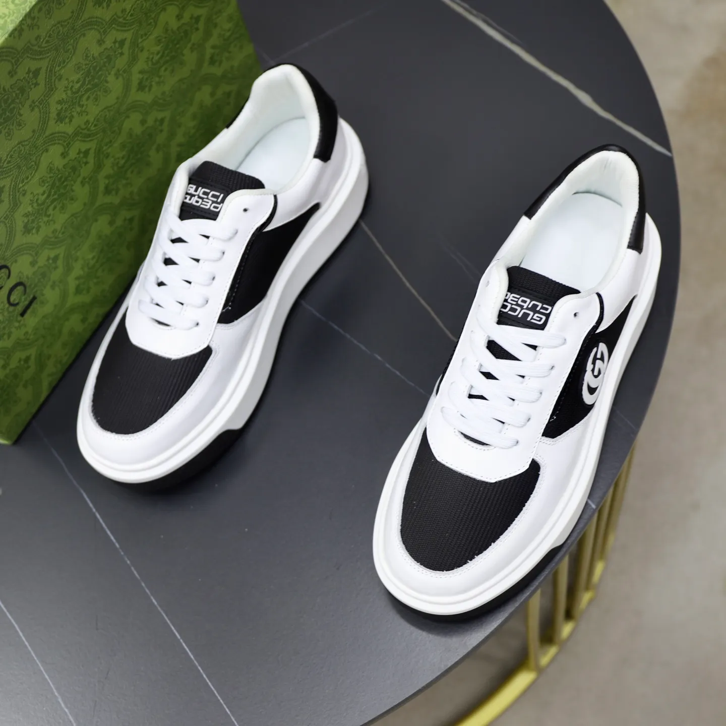 Ex-factory price: 462💰🙅‍♂️🙅‍♂️🙅‍♂️ Brand: GUCCI Standard code: 38-44 (45 customized) Grade: Same as the official website Material: Original material splicing Comfortable and breathable lining Lightweight and wear-resistant sports outsole Style category: Men's fashionable casual shoes Running sneakers Distinguished luxury brand elements Top luxury Color: actual picture color